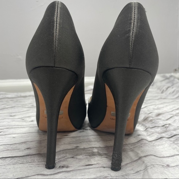 BADGLEY MISCHKA Formslag Peep Toe Grey Silver Jeweled Satin Heels - Picture 5 of 8